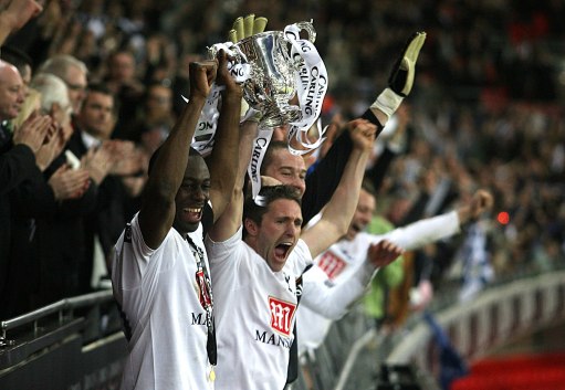 足球周刊：重返国足是刘若钒的愿望，殷切期待完成A级赛首秀（足球周刊：刘若钒盼重返国足，期待上演A级赛处子秀）