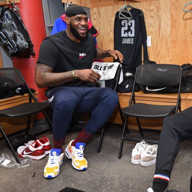 热议U22国足胜韩国：拜合拉木得看怎么用；韩国像大学生队（U22国足击败韩国引热议：拜合拉木用法成焦点，韩国踢得像大学生队）