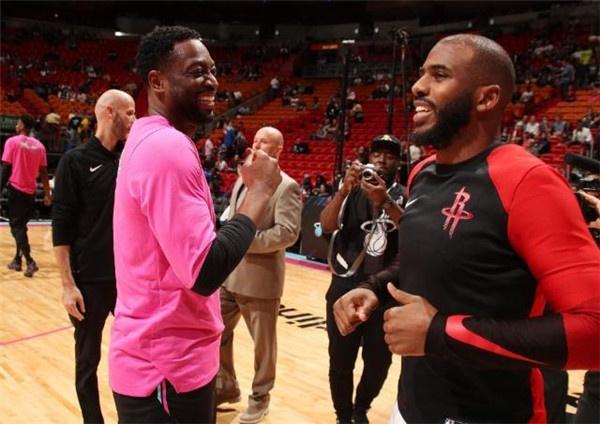 王一博转场流畅自如，硬核运动无缝切换虚拟世界（王一博切换自如，硬核运动无缝融入虚拟世界）