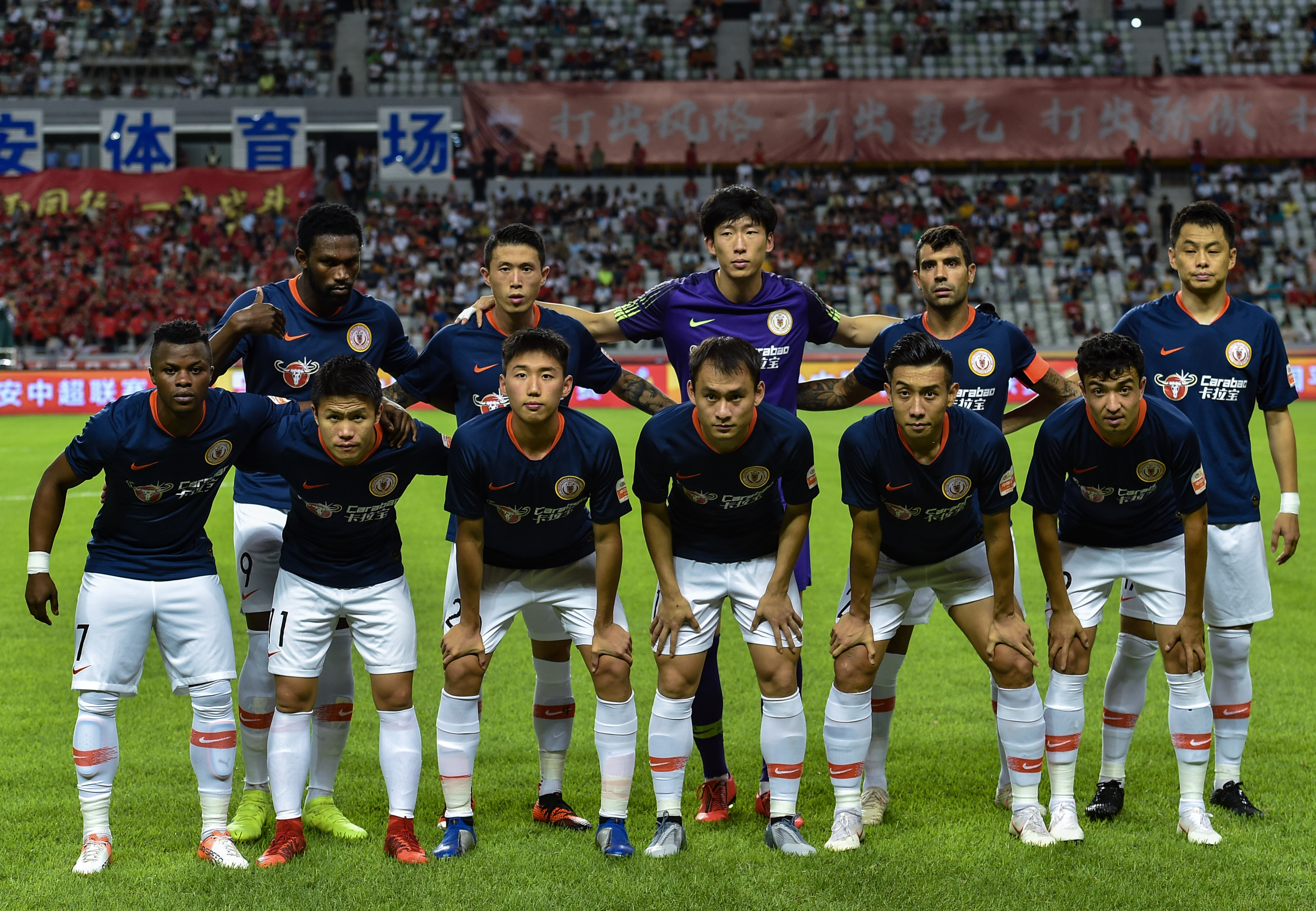 多特4-0十人黄潜，吉拉西双响，阿德耶米、斯文松建功，法比奥-席尔瓦失点（多特4-0完胜十人黄潜：吉拉西梅开二度，阿德耶米和斯文松破门，法比奥-席尔瓦点球失手）