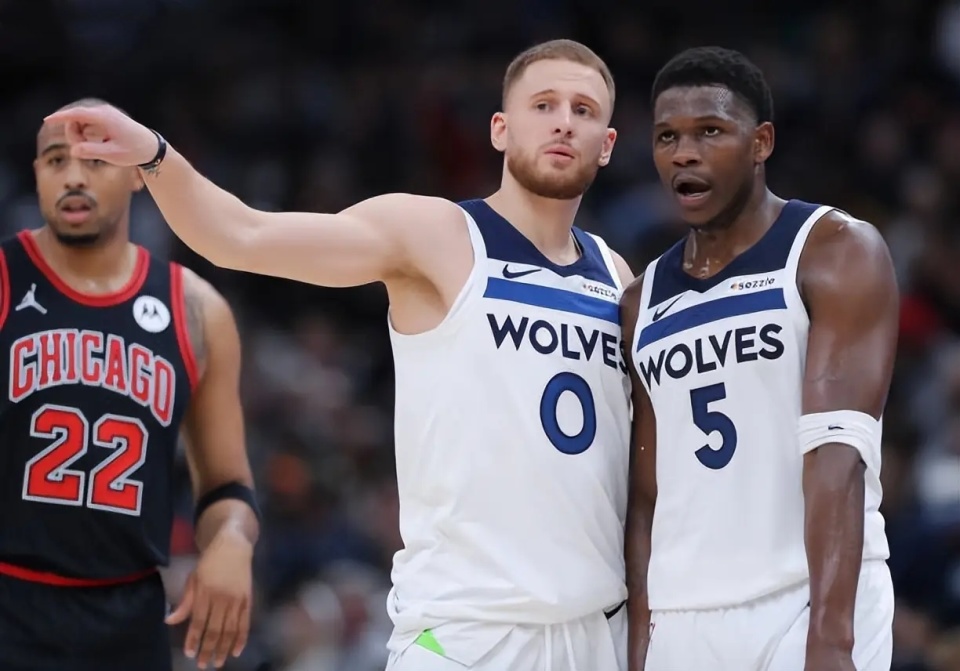 苦苦支撑！威少半场10中5砍全队最高17分4助 罚球6中6（孤军奋战！威少半场10投5中砍下全队最高17分+4助攻，罚球6罚全中）